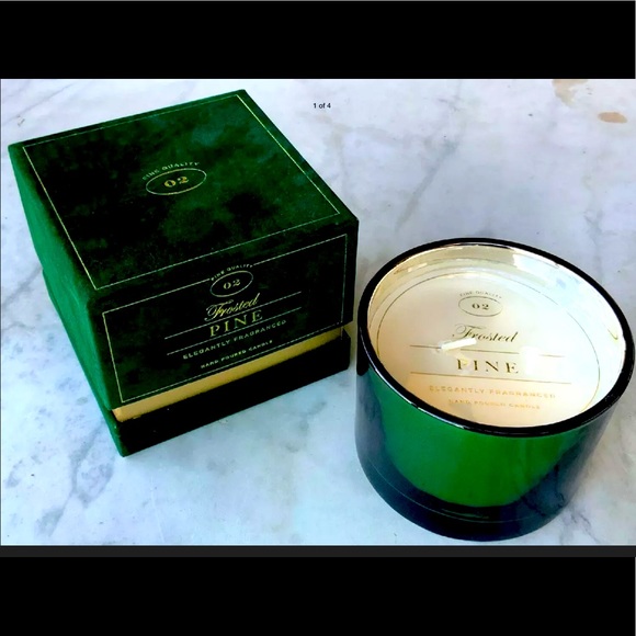 DW HOME FROSTED PINE CANDLE RICHLY SCENTED GIFT BOX NEW - Picture 1 of 4